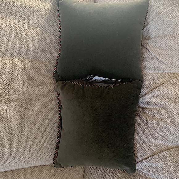 Corona Decor French-Woven Christmas Holiday Decorative Pillows, set of 2 - Picture 4 of 9